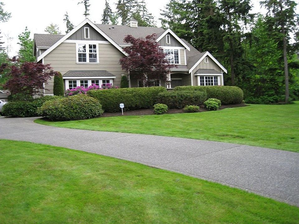New Exterior paint and nice landscaping