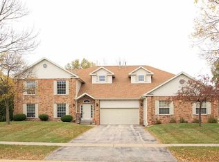 3010 Towne House Dr NE, Cedar Rapids, IA 52402