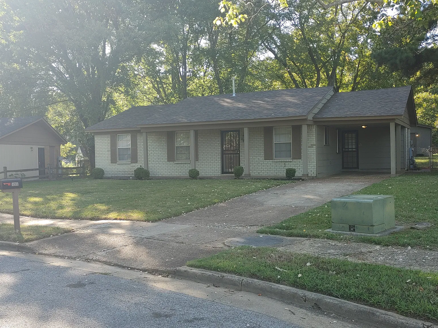 3 bed, 1.5 bath, 1230 sqft, $1,150 — Photo 2