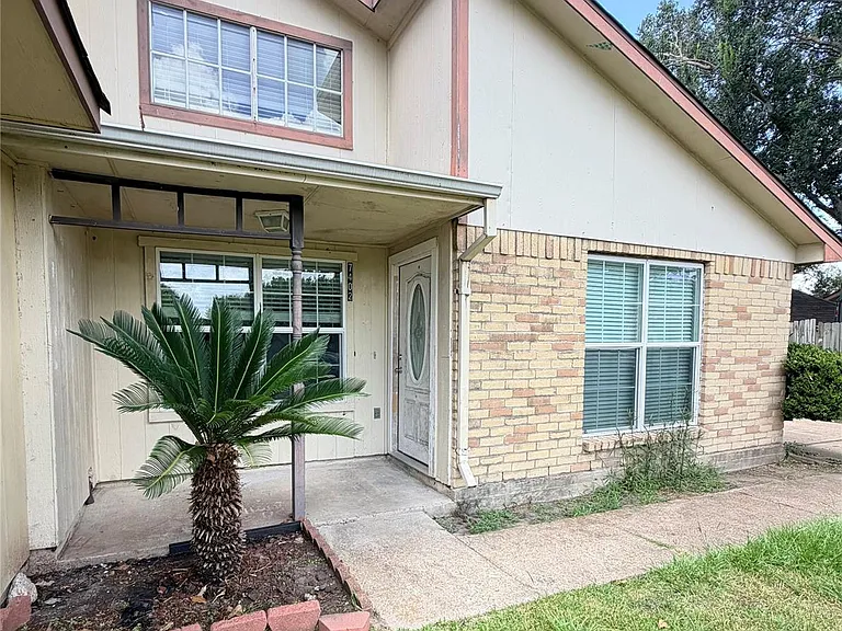 7402 Alegria Dr — Photo 2