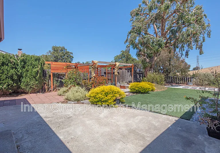 2225 Mount Whitney Dr — Photo 21
