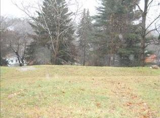 26 Brattleboro Dr, Greensburg, PA 15601