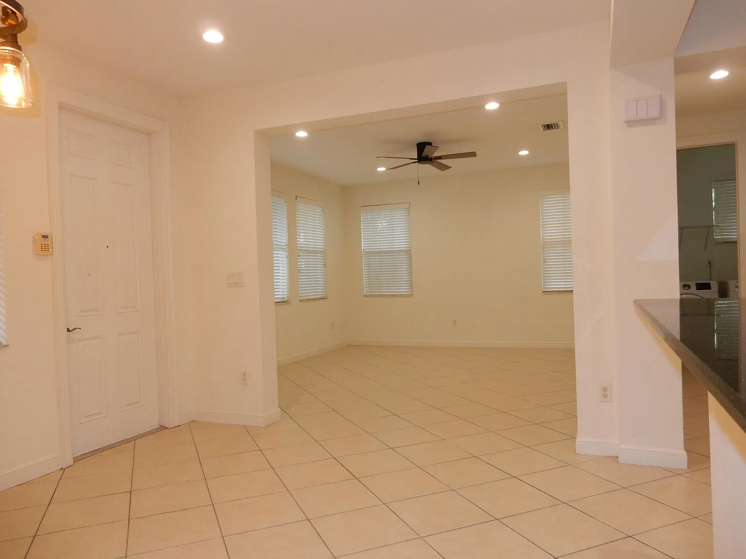 3 bed, 2.5 bath, 1671 sqft, $3,325 — Photo 4