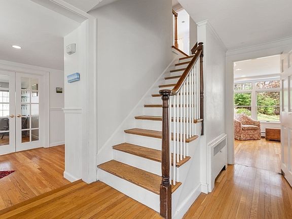 4th image of 28 Centre St
