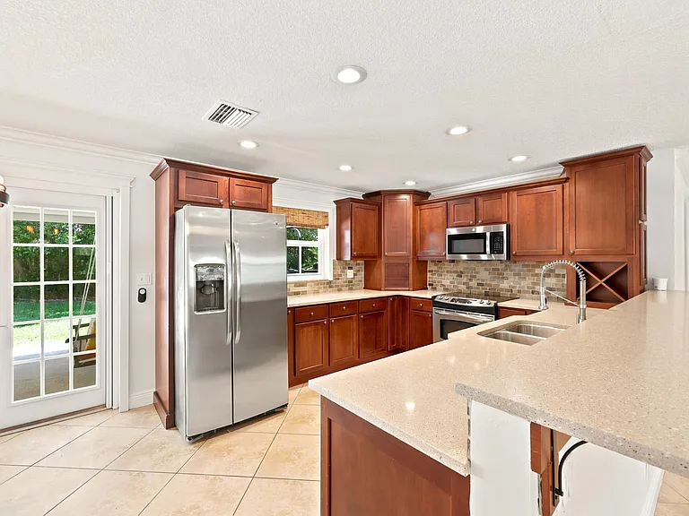 1222 SW 5th St — Photo 13