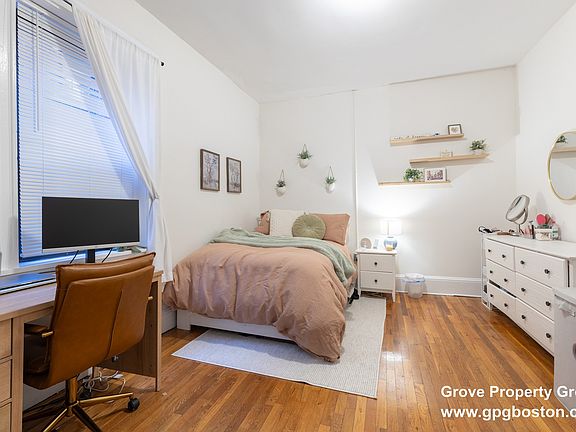 2nd image of 4 Fountain Pl APT 4