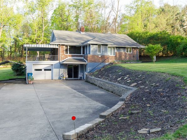 749 School St, Crescent, PA 15046