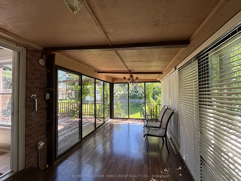 19 Stonehill Blvd — Photo 4