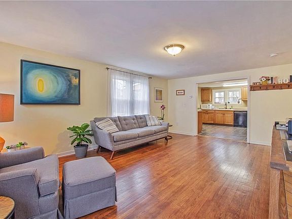 5th image of 130 W Fairmount Ave
