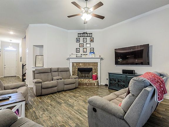 3rd image of 226 Rossville Dr