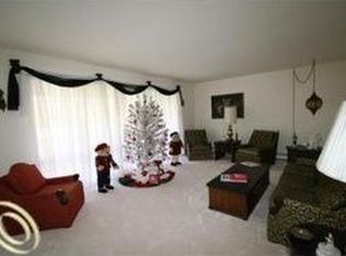 7390 Finnegan Dr, West Bloomfield, MI 48322