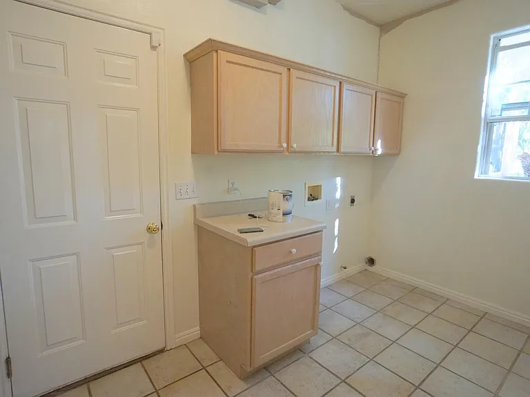 796 W Lobo Ln — Photo 3