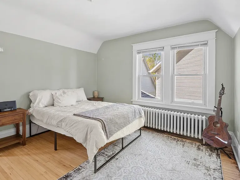 319 Earl St — Photo 12