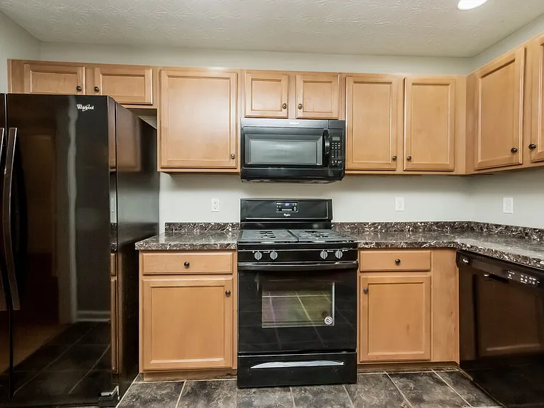 340 Meadows Ln — Photo 7
