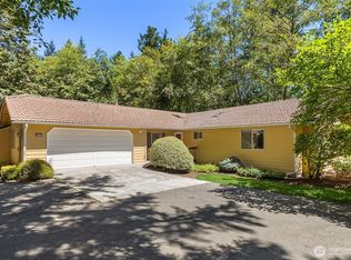 8960 NE Day Rd E, Bainbridge Island, WA 98110