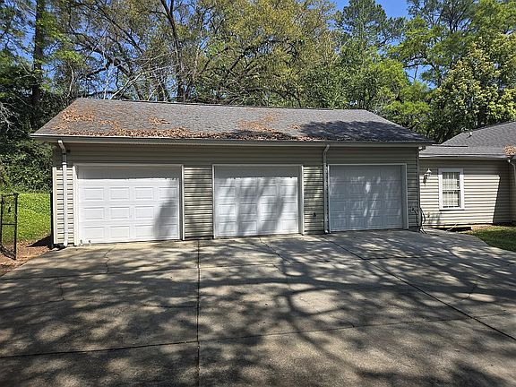 2nd image of 814 Buena Vista Dr