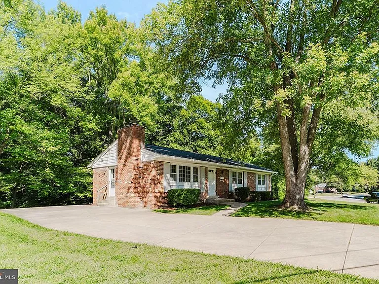 5683 Ravenel Ln — Photo 1
