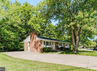 5683 Ravenel Ln, Springfield, VA 22151