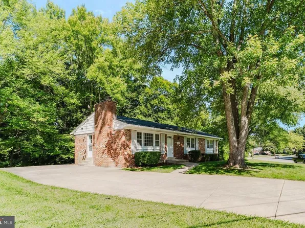 5683 Ravenel Ln, Springfield, VA 22151