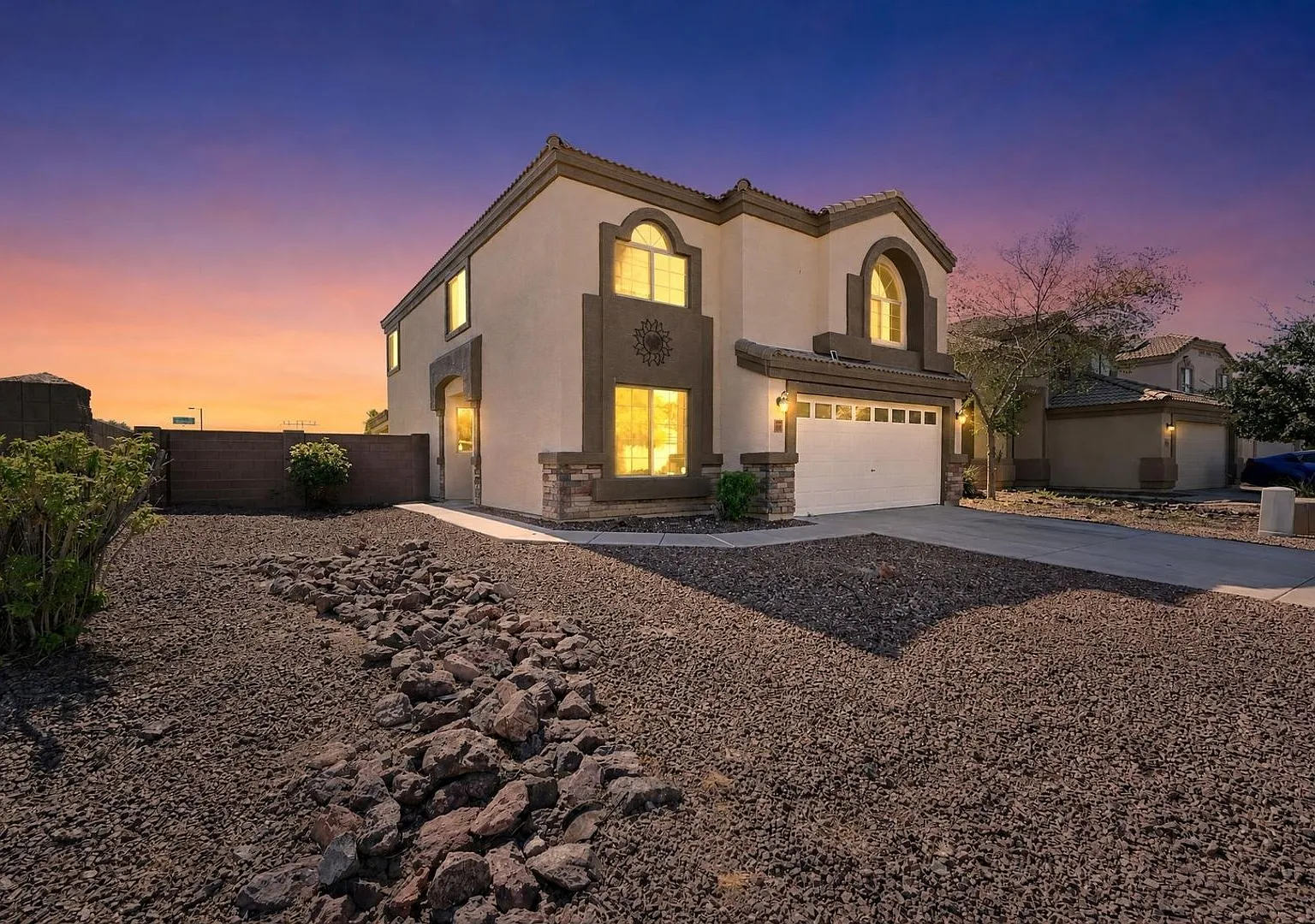 Stunning 4BR House in Buckeye — Photo 3