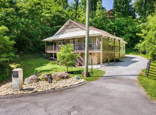 805 N Woodland Dr, Gatlinburg, TN 37738