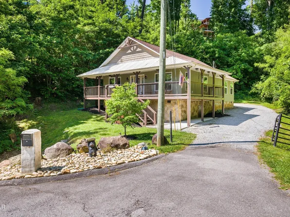 805 N Woodland Dr, Gatlinburg, TN 37738