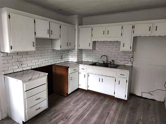 3rd image of 305 E Forest Ave
