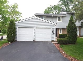 200 Diane Ln, Bolingbrook, IL