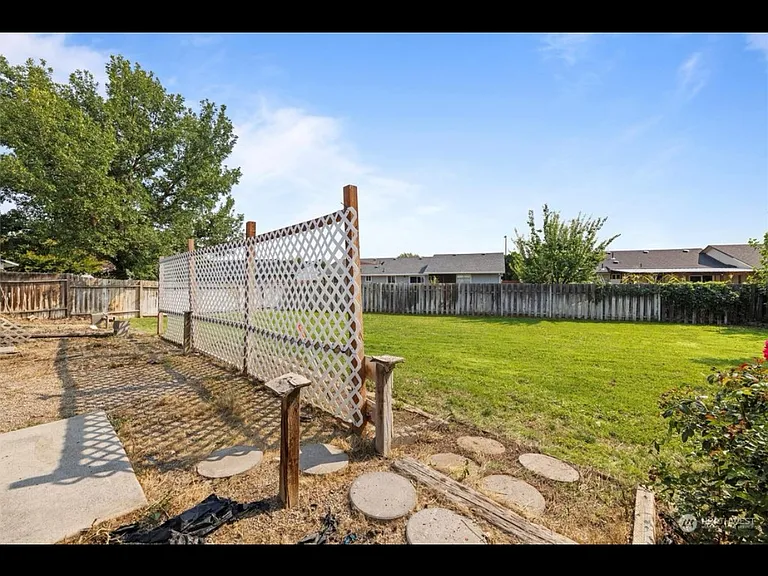 1118 E Saint Helens Dr — Photo 9