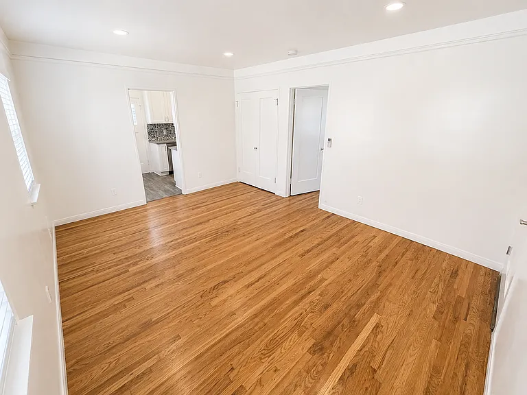 Completely Remodeled Spanish Style Midtown Apartment! Air Conditioning! — Photo 6