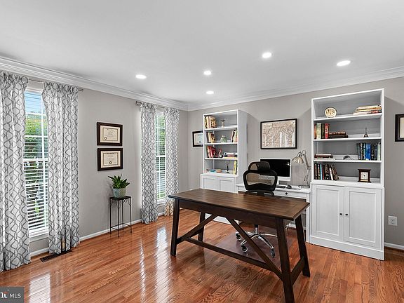 5th image of 10689 Glencrest Dr
