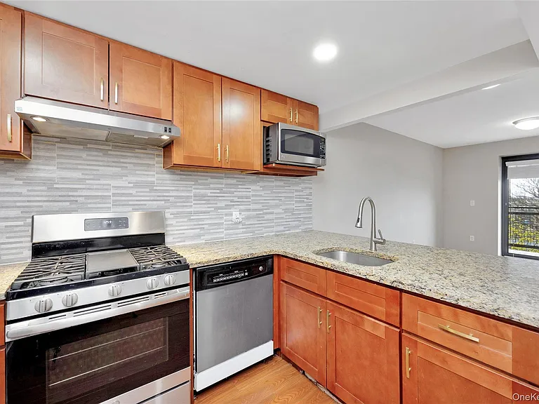 172-18 Jamaica Ave #5C — Photo 10