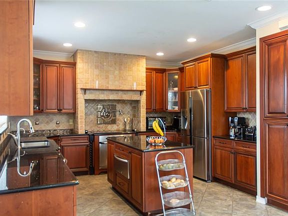 4th image of 1230 Peregrine Way