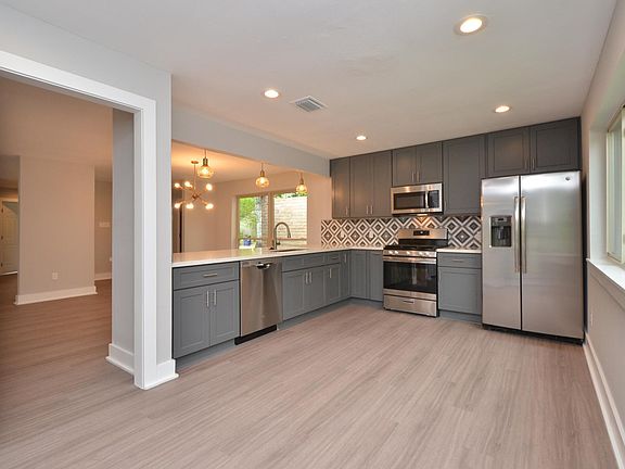 2nd image of 4614 Sylvan Glen Dr
