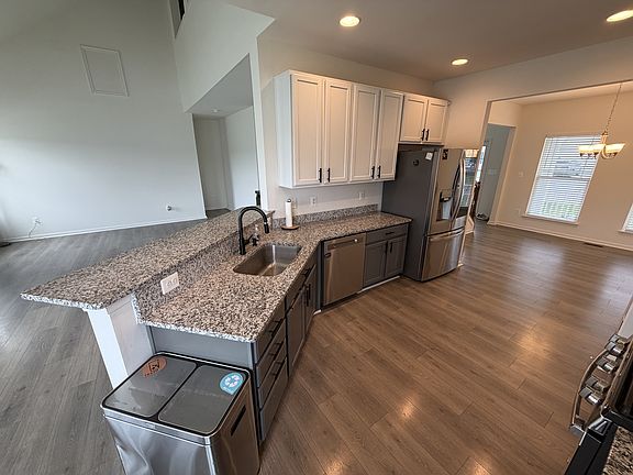 3rd image of 287 Paradise View Dr