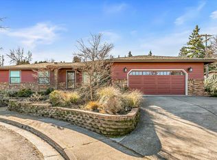 780 Oakway Cir, Ashland, OR 97520