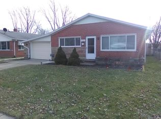 18404 Blue Island Ct, Roseville, MI 48066