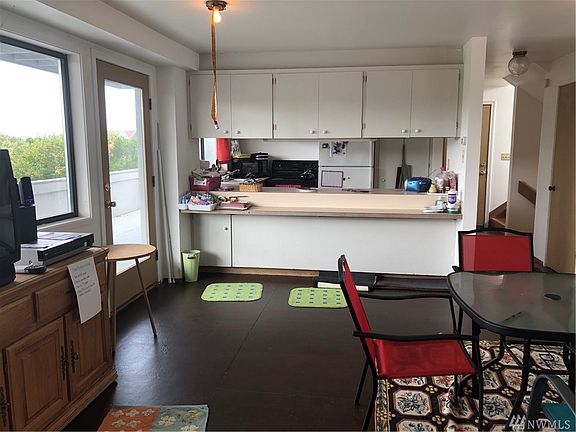 4th image of 522 Sand Dune Ave SW