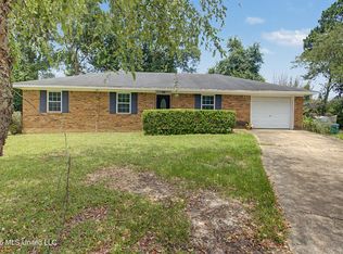 13 Pearl Ct, Gulfport, MS 39503