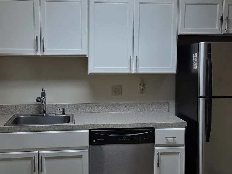 406 Colettes Ct — Photo 9