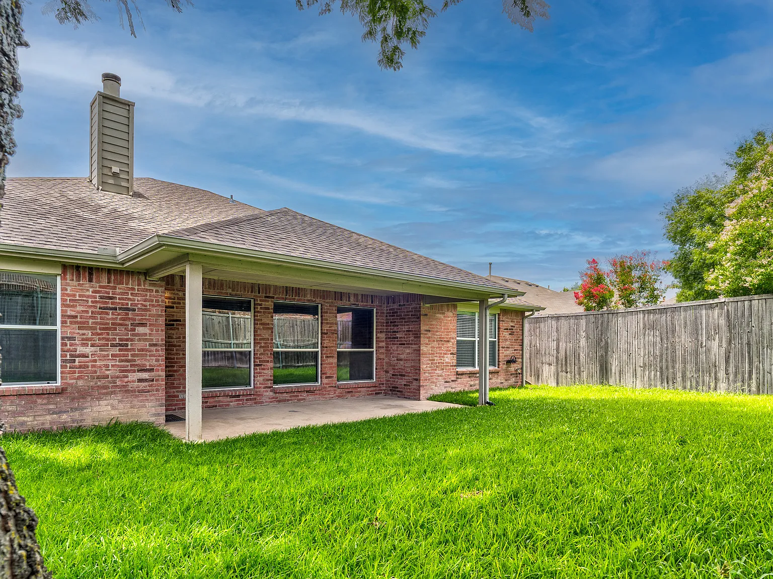 3 bed, 1845 sqft, $2,300 — Photo 4