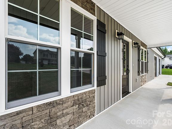 4th image of 128 Buck Shoals Cir