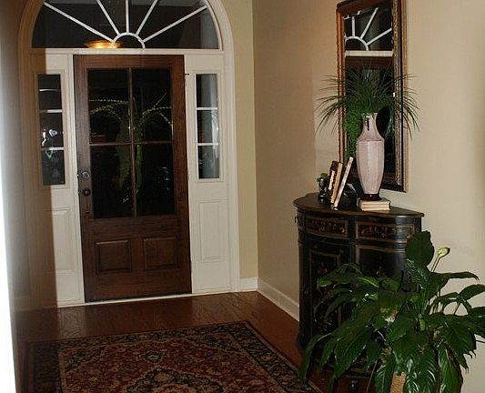2nd image of 415 Oakwood Dr