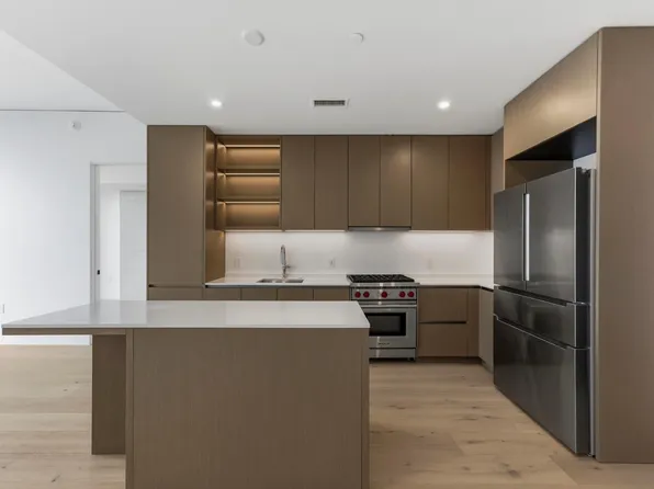 610 Davis St #2204, Austin, TX 78701