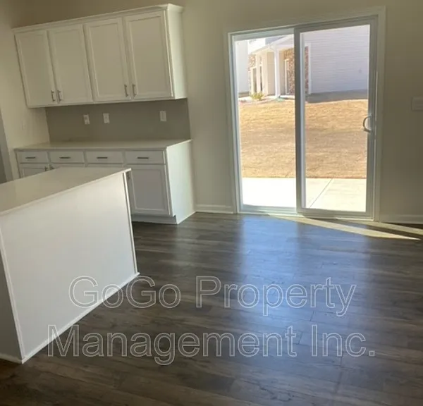 4310 Remington Ave — Photo 8
