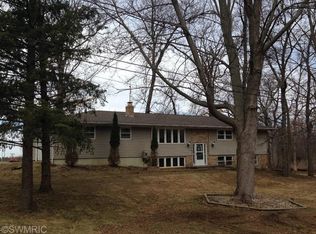 504 2nd St, Addison, MI 49220