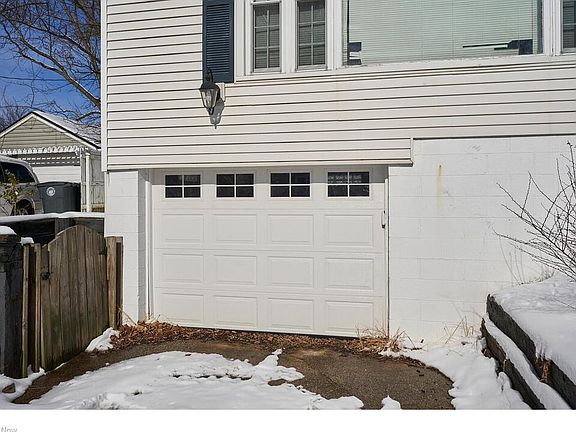 5th image of 217 E Catawba Ave
