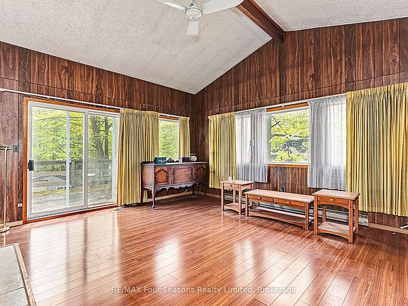 3rd image of 828 Oxbow Park Dr
