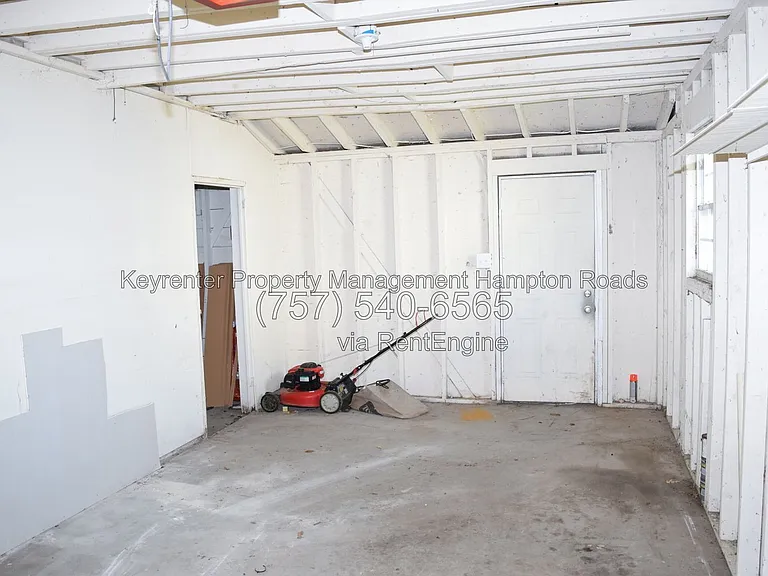 711 Marcus St — Photo 3