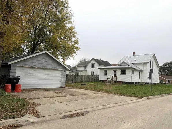 420 N 6th St, Estherville, IA 51334